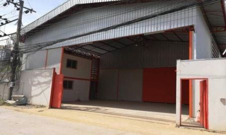ให้เช่าโรงงาน / โกดัง - ให้เช่าโกดังซอยลาดกระบัง ขนาดพื้นที่ 1,600 ตร.ม. ออฟฟิศ 2 ชั้น ความสูง: 8 ม.