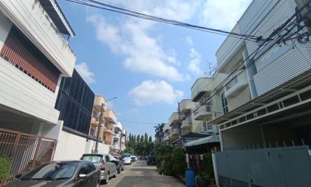 ขายทาวน์เฮาส์ - ขายด่วน!] ทาวน์โฮม 3 ชั้น หมู่บ้าน 84 แมนชั่น เลียบด่วนรามอินทรา-ลาดพร้าว ทำเลทองที่ใครก็ต้องการ ใกล้ Central Eastville