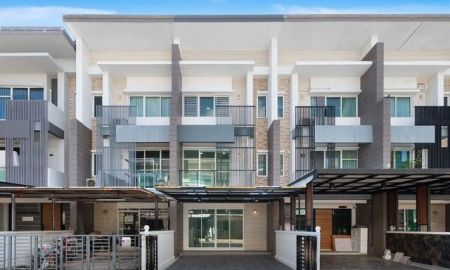 ขายบ้าน - ทาวน์โฮม 3 ชั้น หมู่บ้านทาวน์พลัส เกษตร-นวมินทร์ รีโนเวทใหม่ พร้อมอยู่ได้เลย เหมาะสำหรับทำสำนักงานหรืออยู่อาศัย