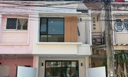 ขายทาวน์เฮาส์ - ขายขาดทาวน์โฮม 2 ชั้น โครงการเฟิสท์โฮม วัชรพล (First Home Watcharapol) ขนาด 18 ตารางวา 2 ห้องนอน ซอยวัชรพล1 แขวงท่าแร้ง เขตบางเขน กรุงเทพมหานคร