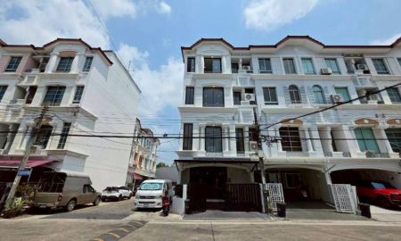 ขายทาวน์เฮาส์ - ขายด่วน โฮมออฟฟิศ 4 ชั้น (หลังมุม) Renovate ใหม่ สวยงาม หมู่บ้านกลางเมือง พระราม9-ลาดพร้าว