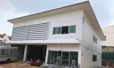 ให้เช่าโรงงาน / โกดัง - โกดัง คลังสินค้าพร้อมออฟฟิต สร้างใหม่ ย่านเอกชัย ขนาด 400 ตารางเมตร