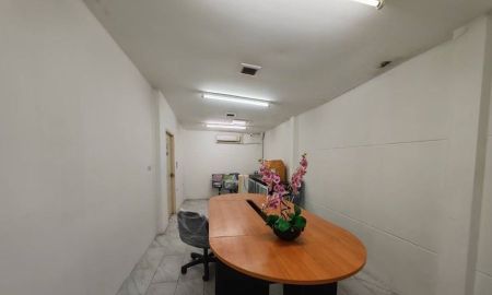 ให้เช่าอาคารพาณิชย์ / สำนักงาน - ให้เช่าอาคาร / Home Office 2 ชั้น ซอยลาดพร้าว 87 / แอร์ 7 เครื่อง / ตกแต่งสวย กั้นเป็นสัดส่วน / มีเฟอร์นิเจอร์สำนักงาน