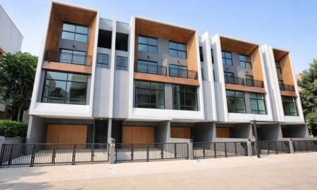 ให้เช่าทาวน์เฮาส์ - ใกล้ARLรามคำแหง 1.33กม. หลุดจอง ถ.พัฒนาการ อ่อนนุช17 สุขุมวิท71 ปรีดี ทาวน์โฮม 3 ชั้น ติดถนนเมน 3 นอน 3 น้ำ 22 ตร.วา. 260 ตร.ม.