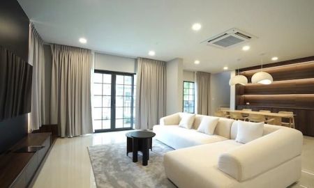 ขาย-ให้เช่าบ้าน - ที่สุดแห่งความเป็นส่วนตัว! เช่า/ขายบ้านหรู Centro บางนา ซอยไพรเวทเพียง 4 หลัง ติด Mega Bangna พื้นที่ 303 ตร.ม. ตกแต่งครบพร้อมอยู่