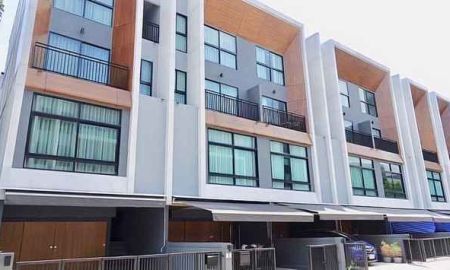 ขายทาวน์เฮาส์ - ขายทาวน์โฮม Arden พัฒนาการ ซอยพัฒนาการ 20 ขนาด 20 ตร.ว พื้นที่ใช้สอย 185 ตร.ม. 3 ห้องนอน 4 ห้องน้ำ ใกล้เอกมัย ทองหล่อ ราคา 9,900,000 บาท