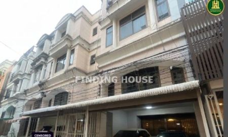 ให้เช่าบ้าน - ให้เช่า บ้านทำเลดี ใจกลางสุขุมวิท อาคารพาณิชย์ 2 คูหา 3.5 ชั้น 50 ตร.วา ราคาดี เดินทางสะดวก อย่าปล่อยหลุดมือ