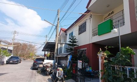 ขายทาวน์เฮาส์ - ขายทาวน์เฮ้าส์ 2 ชั้น 3 ห้องนอน 2 ห้องน้ำ เนื้อที่ 19 ตารางวา หมู่บ้านสุวรรณวิลล่า ตำบลเสม็ด อำเภอเมืองชลบุรี จังหวัดชลบุรี