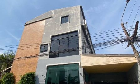 ขายอาคารพาณิชย์ / สำนักงาน - ขายอาคารสำนักงาน 3 ชั้น ซอยงามวงศ์วาน 43 เนื้อที่ 100 ตร.ว. พื้นที่ใช้สอยกว่า 600 ตร.ม. หน้าหันบ้านทิศตะวันออก