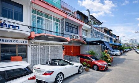 ให้เช่าอาคารพาณิชย์ / สำนักงาน - เทอร์มินอล21 พระราม3 3.3 กม. โฮมออฟฟิศ 3 ชั้น 3นอน 3น้ำ 16ตร.ว. 192ตร.ม. ถ.ยานนาวา ถ.สาธุ45-55 เซนทรัล พระราม3 1.4กม.