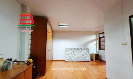 ขายทาวน์เฮาส์ - ทาวน์โฮม ซอยธารทิพย์ 3 เนื้อที่ 32.6 ตรว. (ใกล้ทาวน์อินทาวน์) ถนนประดิษฐ์มนูธรรม แขวงพลับพลา เขตวังทองหลาง