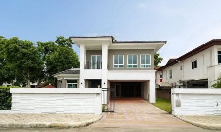 ให้เช่าบ้าน - ให้เช่า] หมู่บ้าน แกรนด์ คาแนล ดอนเมือง / 4 ห้องนอน 4 ห้องน้ำ / 137 ตรว. 250 ตรม. **80,000**