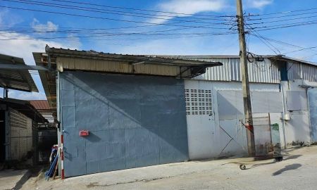 ให้เช่าโรงงาน / โกดัง - โกดังให้เช่า ถนนสามวา ใกล้สี่แยกมีนบุรี พร้อมสำนักงาน