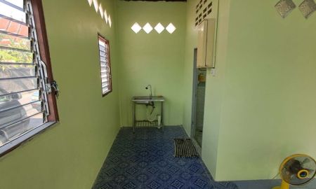 ขายบ้าน - ขายบ้าน 2 หลังพร้อมเฟอร์นิเจอร์ ราคาเพียง 1.5 ลบ. ทำเลติดวัดบางน้ำเปรี้ยว ฉะเชิงเทรา