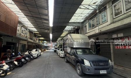 ขายอาคารพาณิชย์ / สำนักงาน - ขายตึก4ชั้นซอยจันทน์25/1 มี 2 คูหาตีทะลุกัน พื้นที่ 20 ตรว. ขายเพียง 9 ล้าน ห่างจากถนนจันทน์เพียงแค่90เมตรราคาเพียงแค่นี้ในย่านนี้หาไม่ได้อีกแล้ว