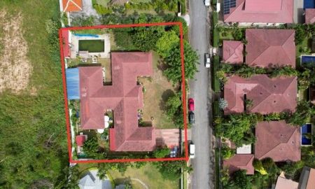 ขายบ้าน - ขายบ้านพร้อมสระว่ายน้ำ ขายตามสภาพ อยู่ในหมู่บ้านเบย์วิว Residence บางเสร่ สัตหีบ ชลบุรี