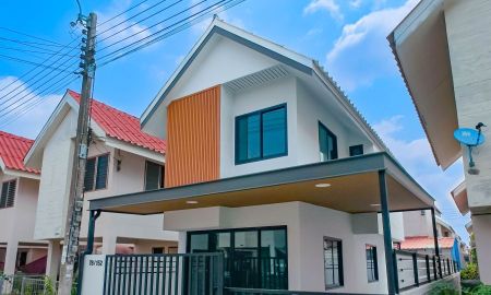 ขายบ้าน - ขาย บ้านเดี่ยว 2 ชั้น 2 ห้องนอน 1 ห้องน้ำ พื้นที่ 19.5 ตร.วา รีโนเวทใหม่ทั้งหลัง เหมือนได้บ้านใหม่