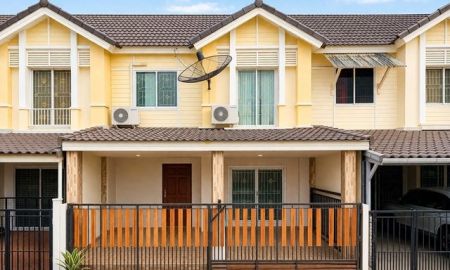 ให้เช่าทาวน์เฮาส์ - ใกล้รถไฟฟ้าสายสีแดง หลักหก 600ม. ม.รังสิต 1.88กม. ทาวน์เฮ้าส์ 2ชั้น 3นอน 2น้ำ โปร่งโล่ง 19 ตร.วา. 150 ตร.ม.