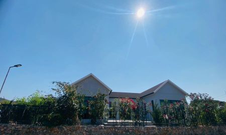 ขายที่ดิน - ขายที่ดินเขาใหญ่ พร้อมบ้าน 1 หลัง ติดถนนลาดยาง วิวภูเขา ทำเลดีมาก