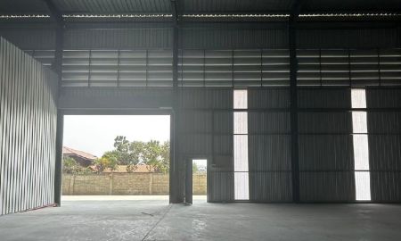 ให้เช่าโรงงาน / โกดัง - ให้เช่าโกดัง พื้นที่ 672 ตารางเมตร / หลังคาสูง 10 เมตร / รถ เทรลเลอร์เข้าออกได้ ลงของ / ทำเล ลำลูกกา คลอง 6