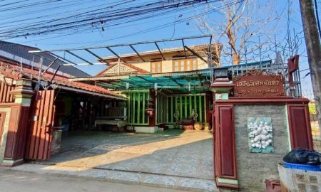 ขายบ้าน - ขายบ้านเดี่ยว 2 ชั้น โครงสร้างแข็งแรง ชั้นบนไม้สักทั้งหลัง เนื้อที่ 75 ตารางวา ทำเลดี ใกล้ตัวเมืองพิษณุโลก เดินทางสะดวก เหมาะอยู่อาศัยหรือทำโฮมออฟฟิศ