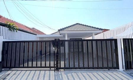 ขายบ้าน - บ้านเดี่ยวชั้นเดียว พัทยา-เนินพลับหวาน 2.99 ล. ฟรีเฟอร์ฯ+บิ้วอินครบเซ็ต หิ้วกระเป๋าเข้าอยู่ได้เลย ต่อเติมเต็มพื้นที่ 35 ตรว. ทำเลดีมาก