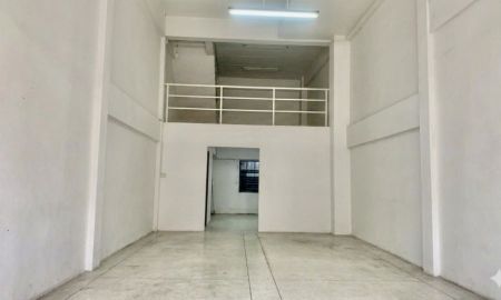 ขายอาคารพาณิชย์ / สำนักงาน - ขายด่วน ..... บ้านพร้อมที่ดิน อาคารพาณิชย์บ้านมี 2 ชั้นครึ่ง หาดใหญ่