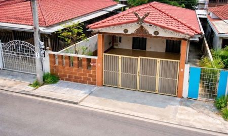 ให้เช่าบ้าน - บ้านทรงไทย ฟังก์ชันครบ บรมราชชนนี64-70 ศาลาธรรมสพน์ สาย3 บ้านแฝด 2 ชั้น 2 นอน 2 น้ำ ใกล้รร.วัดใหม่ผดุงเขต 25 ตร.ว.ทำเลทวีวัฒนา