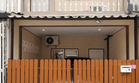 ขายทาวน์เฮาส์ - แม็คโคร โลตัสใหญ่ สถานีรถไฟฟ้า BTSคูคต 2.3กม.ลำลูกกาคลอง2-3 ทาวน์เฮ้าส์ หมู่บ้านแอร์ 16 ตรว. 128ตรม. 2-3นอน 3แอร์