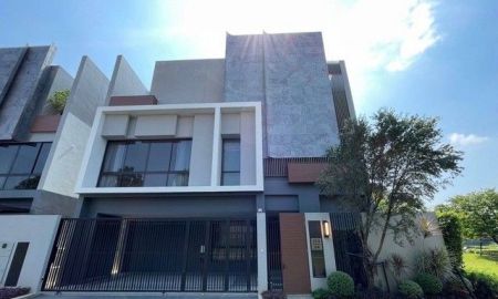 ให้เช่าบ้าน - ให้เช่าบ้านหรู โครงการ Bugaan krungthep kreetha มีลิฟท์ วิวสระว่ายน้ำ พร้อมเข้าอยู่ รับคนจีน เลี้ยงสัตว์ได้