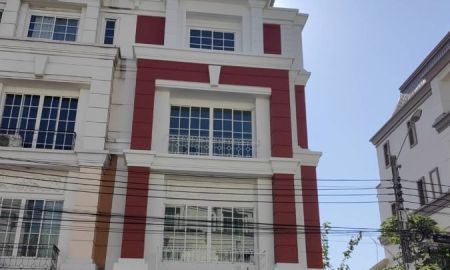 ให้เช่าทาวน์เฮาส์ - ให้เช่าโฮมออฟฟิศ 4 ชั้น Plus Park Avenue ลาซาล-ศรีนครินทร์ สิ่งแวดล้อมดี ใกล้ BTSแบริ่ง และMRTศรีลาซาล