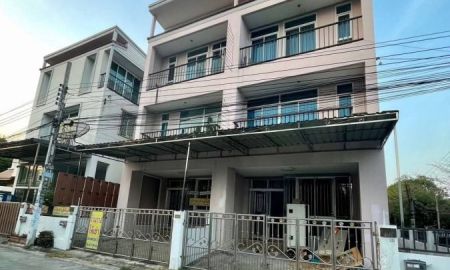 ให้เช่าบ้าน - ให้เช่า ทาวน์โฮม 3 ชั้น ซอย ร่มเกล้า 50 ติดโรงเรียน สารสาสน์วิเทศร่มเกล้า เดินทางสะดวก พร้อมอยู่ ราคา 15,000 บาท/เดือน