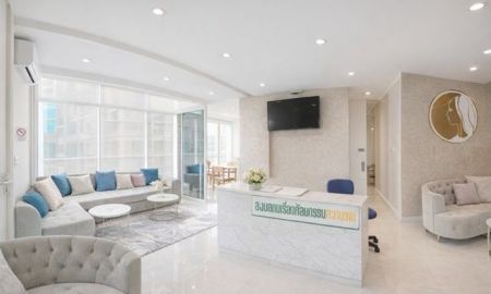 ให้เช่าอาคารพาณิชย์ / สำนักงาน - อาคารพาณิชย์ให้เช่า ชั้น2 รัชดาภิเษก 8-16 MRT ห้วยขวาง 250ม.เหมาะทำคลินิก อาคาร 4 ชั้น 1 นอน 1 น้ำ 50ตร.ว. 110ตร.ม.เดอะสตรีท รัชดา 1.3 กม.