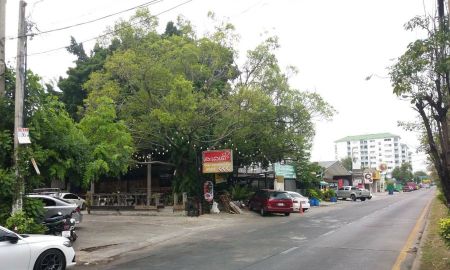 ขายที่ดิน - ขายที่ดินมีสิ่งปลูกสร้าง เนื้อที่ 2-1-83 ไร่ ลาดพร้าว ติดถนนแฮปปี้แลนด์สาย 1 ห่างสถานีรถไฟฟ้า บางกะปิ 900 เมตร แขวงคลองจั่น เขตบางกะปิ กรุงเทพๆ