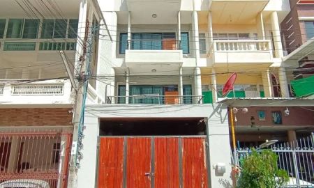 ขายทาวน์เฮาส์ - ทาวน์โฮม 3.5 ชั้น หมู่บ้านพระปิ่น 1 ซ.บรมราชชนนี 4