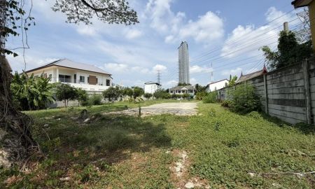 ขายที่ดิน - ขายที่ดินถนนพัฒนาการ56 หมู่บ้านเอื้อสุขแมนชื่นพาร์ค พื้นที่ 987 ตรว. ราคาถูกจริงๆ ขายเพียง 120,000 บาท/ตรว. ใกล้ bts สถานีพัฒนาการ