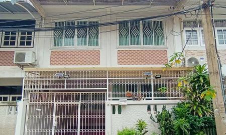 ขายทาวน์เฮาส์ - หมู่บ้านพระปิ่น 1 ซ.บรมราชชนนี 4 เนื้อที่ 22.5 ตร.ว พื้นที่ใช้สอย 155 ตร.ม 3 ห้องนอน 2 ห้องน้ำ 1 ห้องครัว 1 ห้องนั่งเล่น/รับแขก 1 ที่จอดรถ