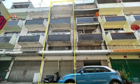 ขายอาคารพาณิชย์ / สำนักงาน - ขายตึกแถว 4.5 ชั้น ถ.จันทน์43 แยก21 พื้นที่ 13.6 ตารางวา ขายเพียง 4.5 ล้านบาท ใกล้ BTS สุรศักดิ์ เพียง 2.8 กม.เท่านั้น