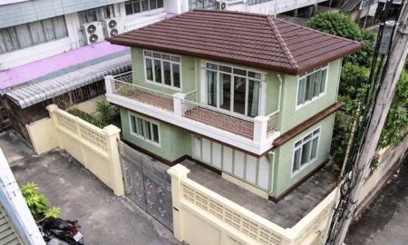 ให้เช่าบ้าน - MRT อิสระภาพ 11-17 บ้านเช่า 2 หลัง 7นอน 4 น้ำ 60ตรว. 240ตร.ม. ใกล้ BIG C อิสรภาพ 199ม. และ BTS วงเวียนใหญ่ 1.1 กม.