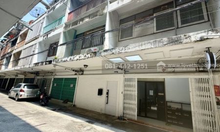 ขายอาคารพาณิชย์ / สำนักงาน - ขายตึกแถว4ชั้น ออกได้ทั้งถนนพระรามที่1 และถนนพญาไท ซอยเกษมสันต์1 พื้นที่ 14.3 ตรว. ขายเพียงแค่ 15 ล้านห่างจากถนนพญาไทและถนนพระราม1เพียงแค่200เมตร