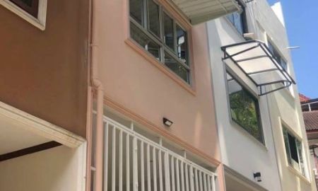 ขาย-ให้เช่าบ้าน - ทาวน์โฮม 3 ชั้นบนเนินป่าตอง ทำเลที่นักลงทุนห้ามพลาด! ลดแรงเหลือ 9.9 ล้าน จาก 12.9 ล้าน