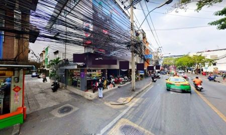 ให้เช่าอาคารพาณิชย์ / สำนักงาน - MRTห้วยขวาง ตึกหัวมุม ติดถ.ใหญ่ รัชดา ดินแดง สุทธิสาร นานทีมีครั้ง 3คูหาติด 50ตรว.170 ตรม.