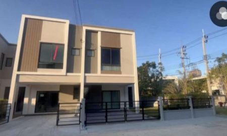 ให้เช่าทาวน์เฮาส์ - ทาวน์โฮมชั้นครึ่งให้เช่า ใกล้เมกะบางนา 69kเท่านั้น