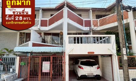 ขายทาวน์เฮาส์ - ขายทาวน์เฮ้าส์ จันทร์16 แยก12 หมู่บ้านชวนชื่นสาทร ถ.นราธิวาสราชนครินทร์14 พื้นที่ 28 ตรว. ขายถูกมากเพียง 7.9 ล้าน ทำเลทอง ย่านใจกลางเมือง