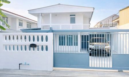 ให้เช่าบ้าน - 3ปีมีครั้ง รพ.วิภาราม 950 ม. เดอะไนน์ พระราม 9 ตลาดเสรีมาร์เก็ต 595ม. ทางด่วนพระราม9 บ้านเดี่ยว 2 ชั้น 3-4นอน 2 น้ำ 65ตร.ว. 252 ตร.ม.