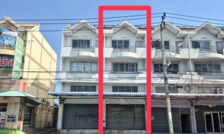 ขายอาคารพาณิชย์ / สำนักงาน - ตึกแถว 3 ชั้น มีชั้นลอย และดาดฟ้า ซอยร่มเกล้า 24 ถนนเคหะร่มเกล้า กรุงเทพ - ราคาพิเศษ แหล่งชุมชน ทำเลศักยภาพ เหมาะทำธุรกิจ