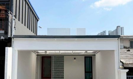 ขายทาวน์เฮาส์ - ทาวน์เฮาส์ 1.5 ชั้น ซอยพงษ์เพชรพัฒนา ถนนงามวงศ์วาน ฟรีโอน