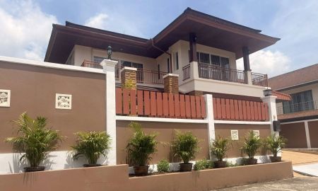 ให้เช่าบ้าน - วิลล่าสไตล์ไทยพร้อมสระว่ายน้ำส่วนตัวที่สวยงาม ที่เงียบสงบของฉลอง