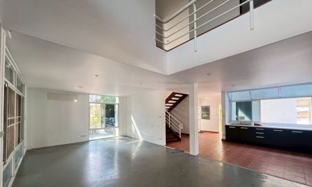 ให้เช่าบ้าน - Owner Post ปล่อยเช่าบ้านทองหล่อ บ้านเดี่ยวพื้นที่กว้างขวาง ในทำเลที่เป็นที่สุดของกรุงเทพ