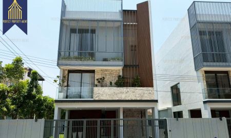 ขายบ้าน - ขายบ้านเดี่ยว 3 ชั้น ปรีชา รามคำแหง-กรุงเทพกรีฑา แปลงมุม พร้อมลิฟต์ส่วนตัว ทำเลดี